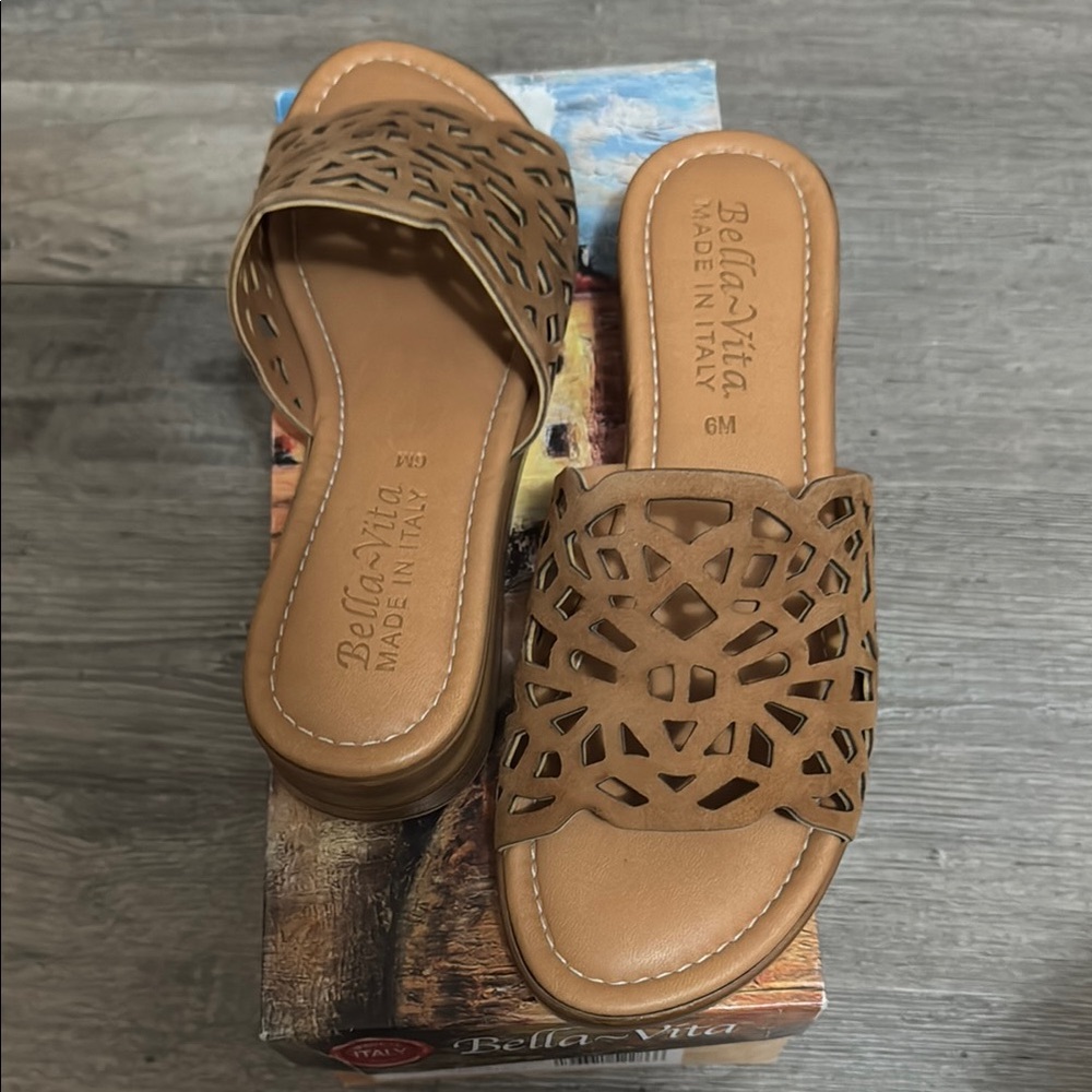 Bella Vita Women's Tan Slide Sandals